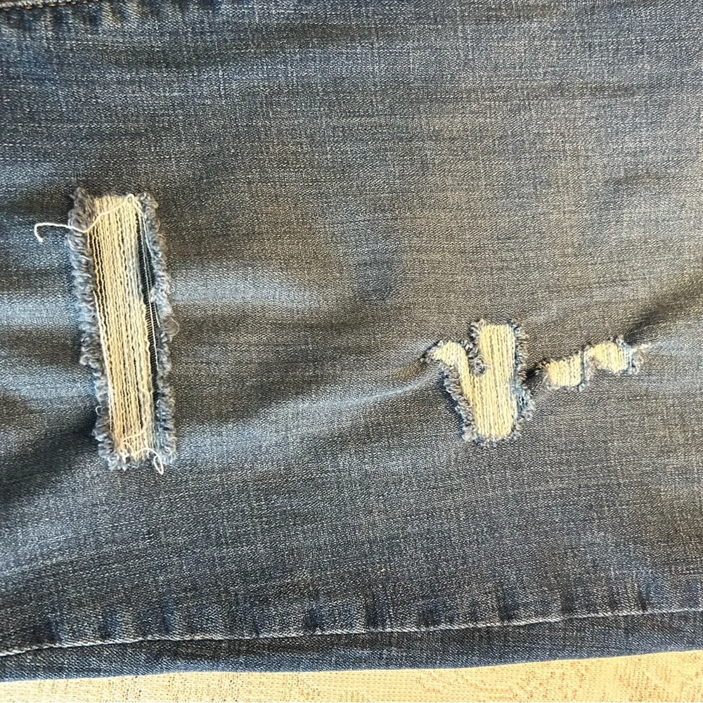 Levi's Women’s Distressed Boyfriend Jeans - Picture 4 of 6